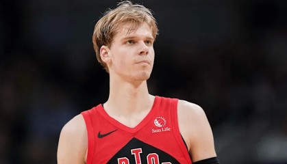 半岛体育-出色！迪克全场出战27分钟，10中6、三分6中3得到15分7篮板