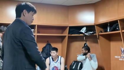 半岛体育官方网站-淘汰浙江更衣室！邱彪体恤外援，总结变认哥现场，与全队打成一片|山东队|浙江队|陈林坚|德雷克·鲍威尔|诺曼·鲍威尔_新浪体育_新浪新闻